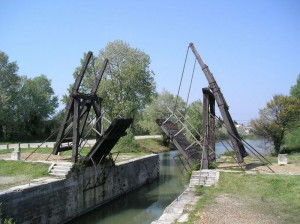 Die Brücke von Langlois bei Arles die Van Gogh als Vorlage für sein berühmtes Werk diente