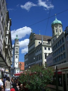 Der berühmte Perlachturm sowie das Augsburger Rathaus Der berühmte Perlachturm sowie das Augsburger Rathaus