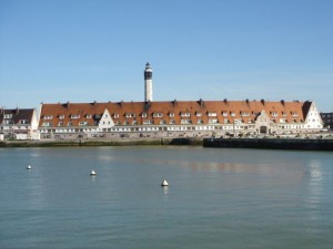 Blick vom Meer auf Calais