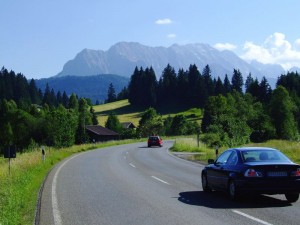 Die Deutsche Alpenstraße lässt einen wunderschöne Landschaften und Orte erleben