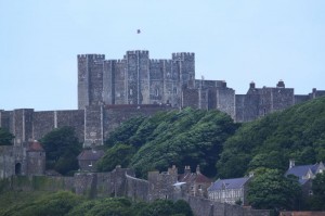 Das Dover Castle ragt über der Stadt