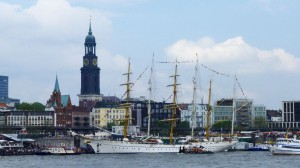 Der berühmte Hamburger Hafen, Startpunkt der Reise mit dem QM2