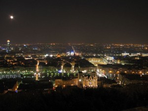 Lyon bei Nacht - Notre Dame de Fourviere