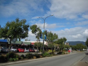 Blick auf die Hauptstraße von Te Anau, Neuseeland