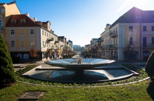 Blick auf den Marktplatz mit Brunnen in Franzensbad Blick auf den Marktplatz mit Brunnen in Franzensbad