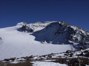 Schneebedeckte Gipfel in den Ötztaler Alpen